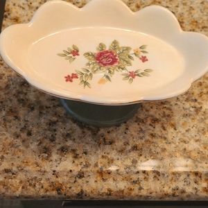 WAVERLY Garden Room Pedestal Soap Dish